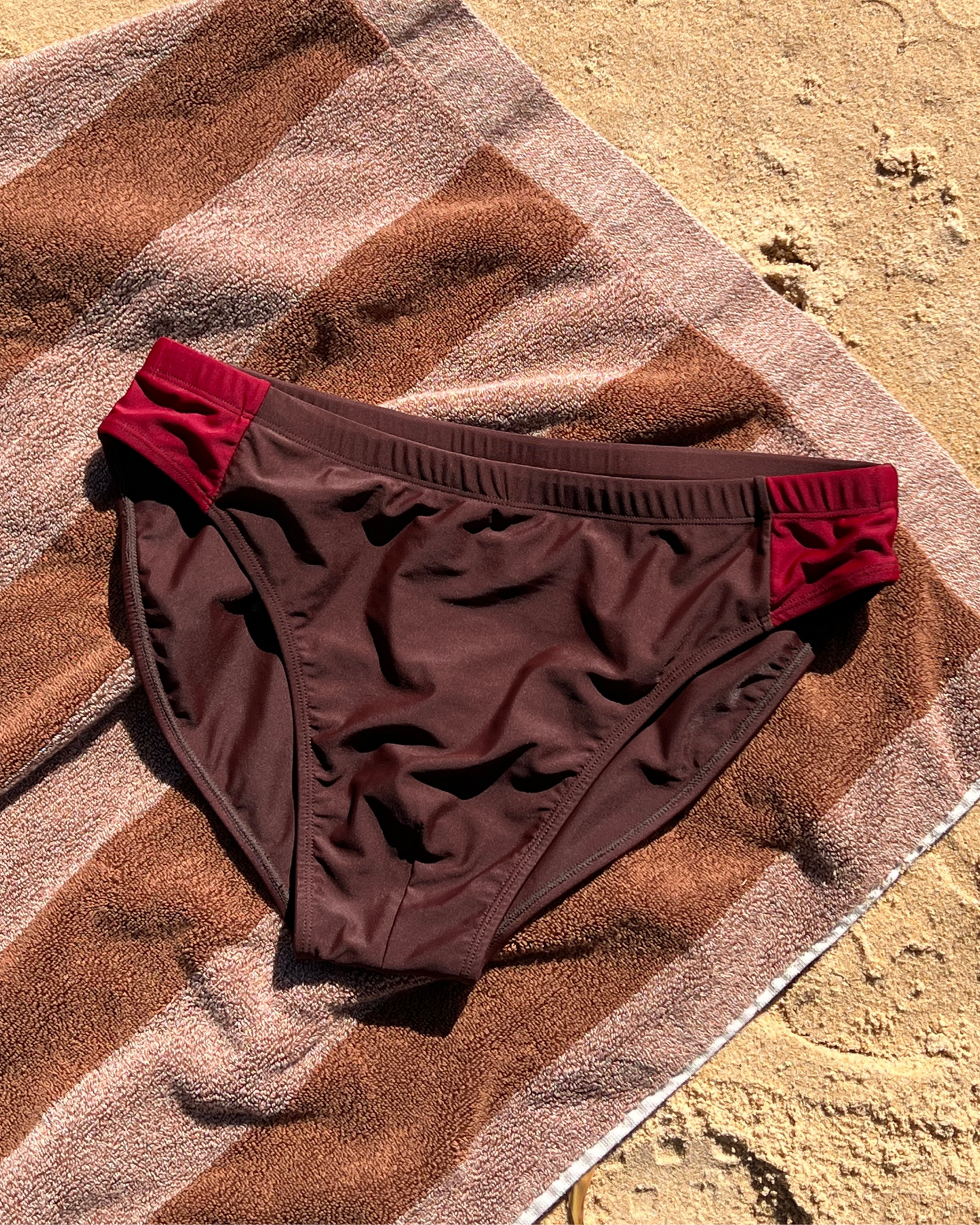 Henri Brief in Coconut Brown & Maroon